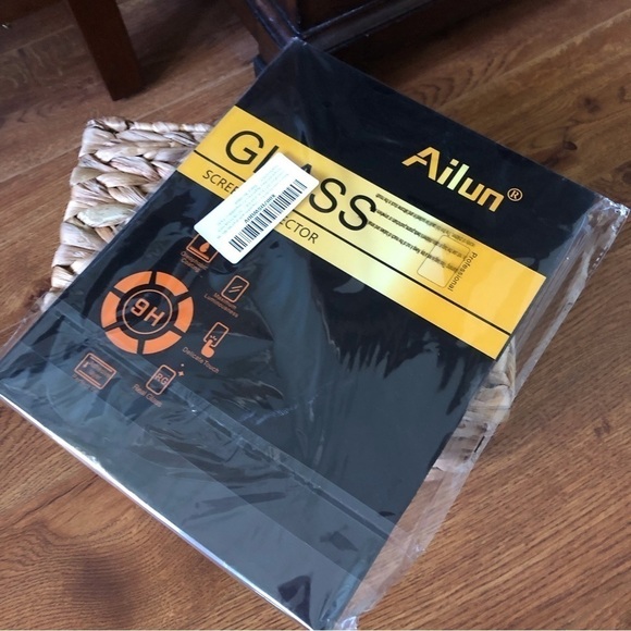 Ailun Glass protector screen cover for iPad, and large tablet - Picture 1 of 3